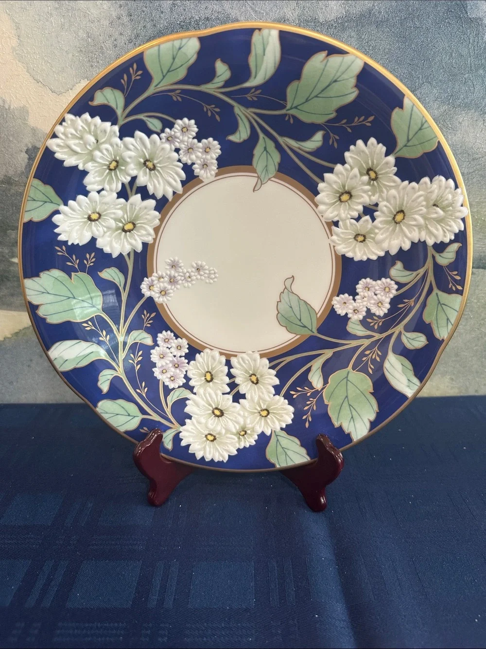 Stunning.Noritake Vintage Japanese Dish with beautiful detail raised flowers
